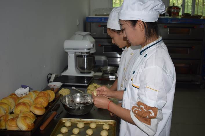 说明: G:\就业工作\创业工作\2017创业培训\英国365集团官网：就业创业成果展展板制作素材\食品-创客西点屋.JPG